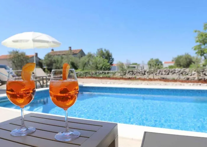 فيلة With Pool In Malinska-insel Krk 55087