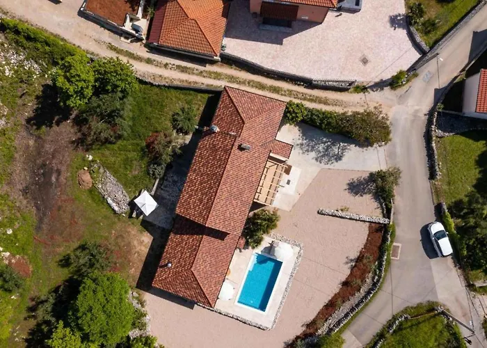 Villa With Pool In Malinska-insel Krk 55087