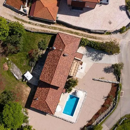 빌라 With Pool In Malinska-insel Krk 55087