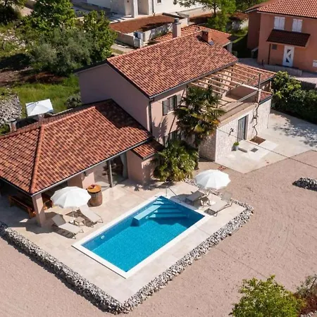 빌라 With Pool In Malinska-insel Krk 55087 말린스카